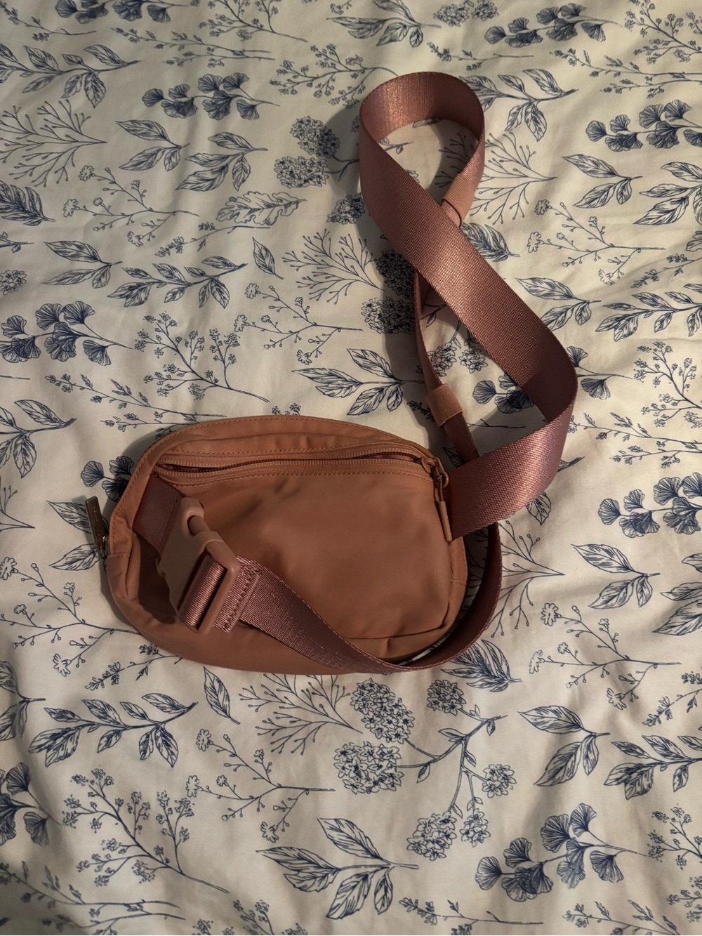 Lululemon Crossbody Bag Dusty Rose - Picture 2 of 8